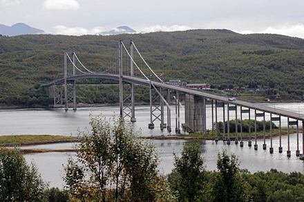 Jeden z wielu mostów na Lofotach