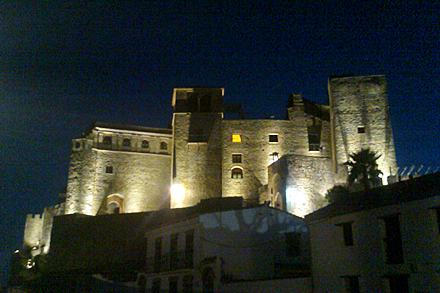 Zamek w Castellar noc