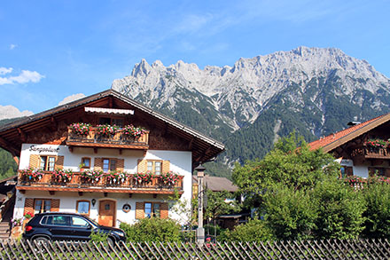 Typowy pensjonat w Mittenwaldzie