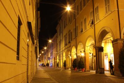 Modena noc, Wochy