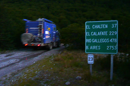Tablica przy Lago del Desierto - oddaliem di 37 km od El Chalten