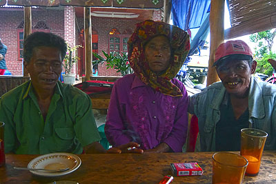 Lokalne towarzystwo, Danau Toba, Sumatra